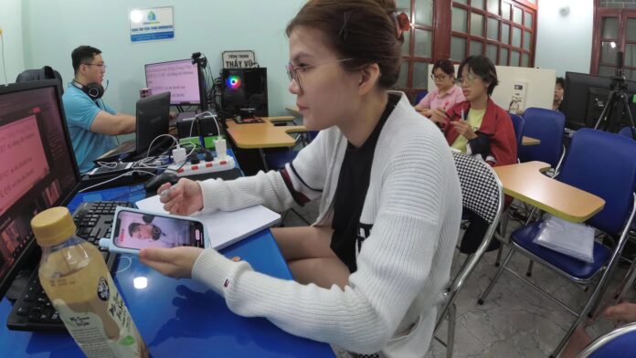 hoctiengtrungonline học tiếng Trung online CHINEMASTER Thầy Vũ luyện thi HSKK bài 3